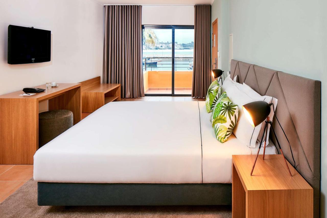 Nh Marina Portimao Resort Bagian luar foto