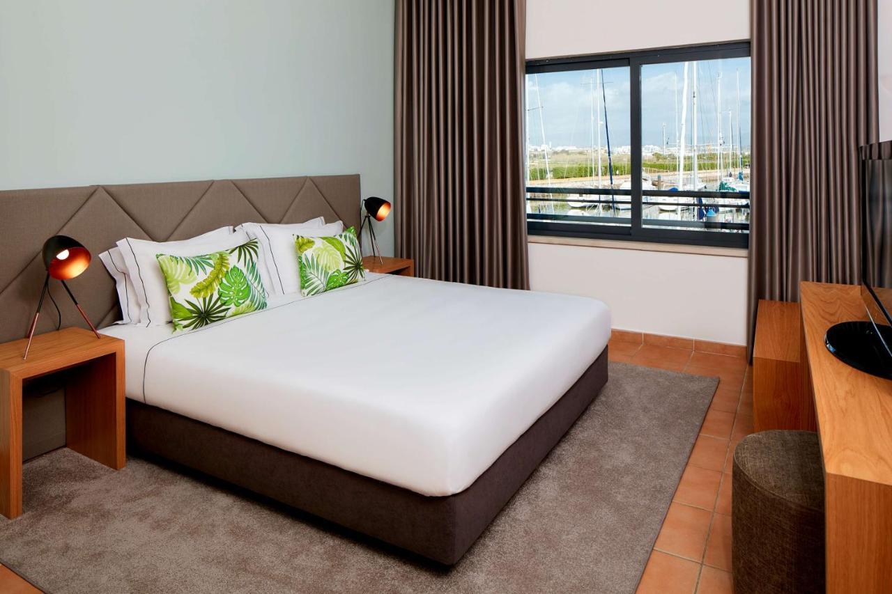 Nh Marina Portimao Resort Bagian luar foto