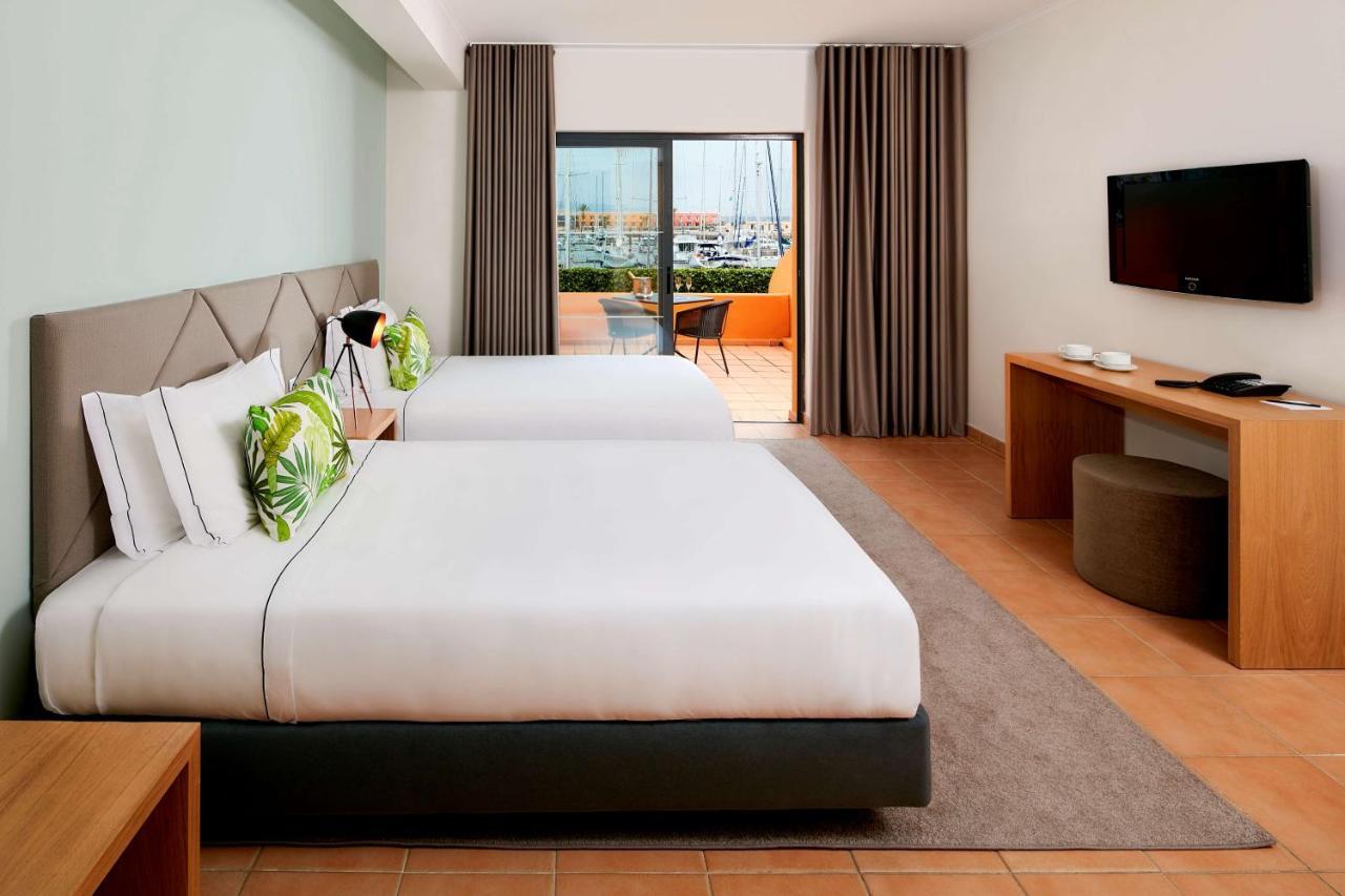 Nh Marina Portimao Resort Bagian luar foto