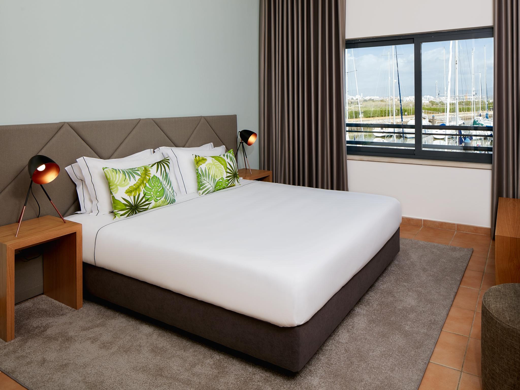 Nh Marina Portimao Resort Bagian luar foto