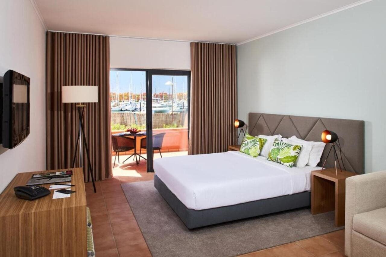 Nh Marina Portimao Resort Bagian luar foto